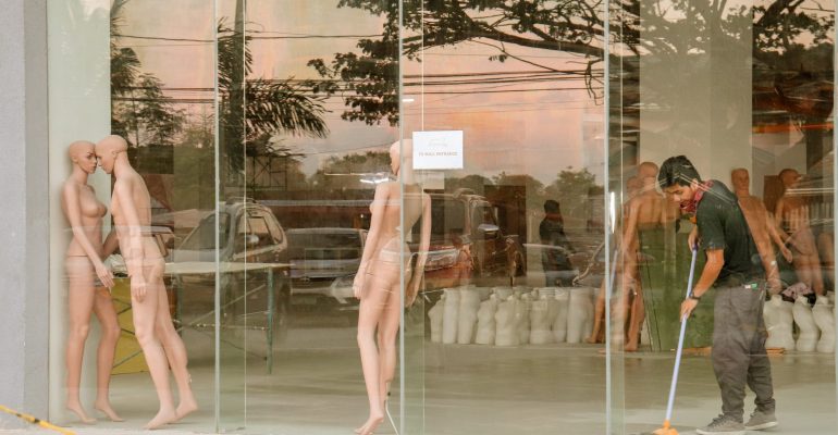 Riparazione vetrine negozi Milano